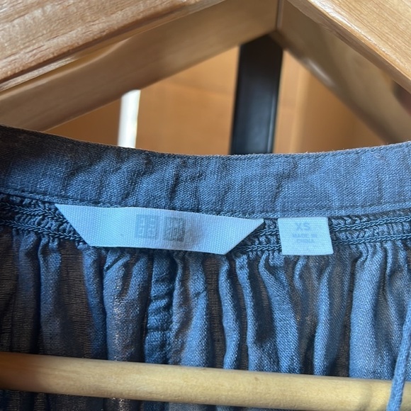 Uniqlo Gray Linen Blend V-Neck Cap Sleeve Pullover Blouse Top Size XS - Picture 3 of 6